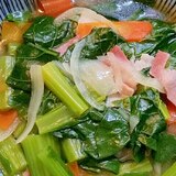 小松菜とベーコンと玉ねぎの煮込み